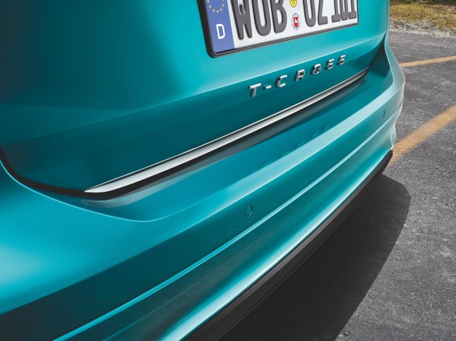 Protective strip for the tailgate, chrome look