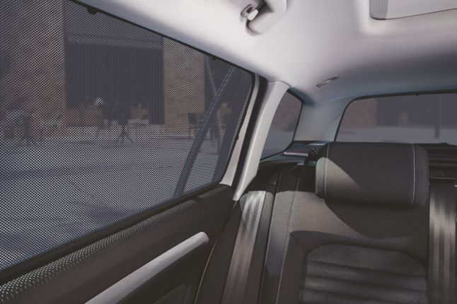Sunblind (set), rear door windows, luggage compartment side windows, rear window, fixed