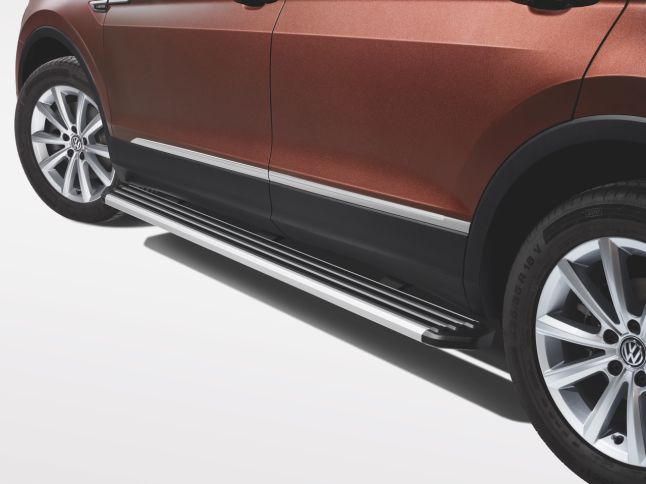 Footboard for the side skirt, aluminium, silver, anodised, for vehicles with mudflaps