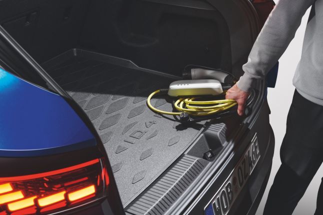 Boot inlay, vehicles with variable luggage compartment floor