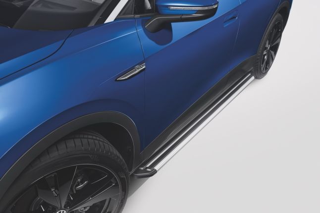 Footboard for the side skirt, aluminium, with non-slip inserts