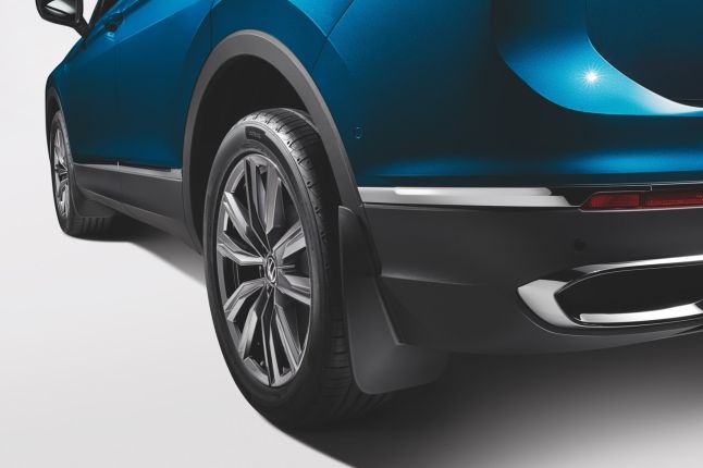 Rear mud flaps, not for R line